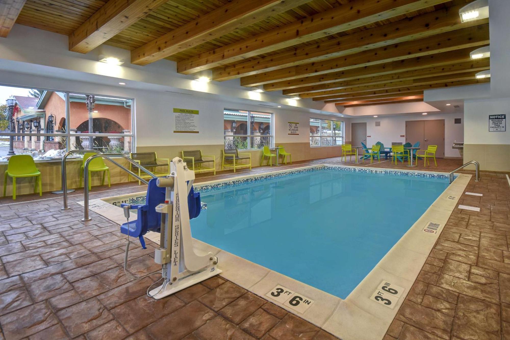 Home2 South, Wi Hotel 3*