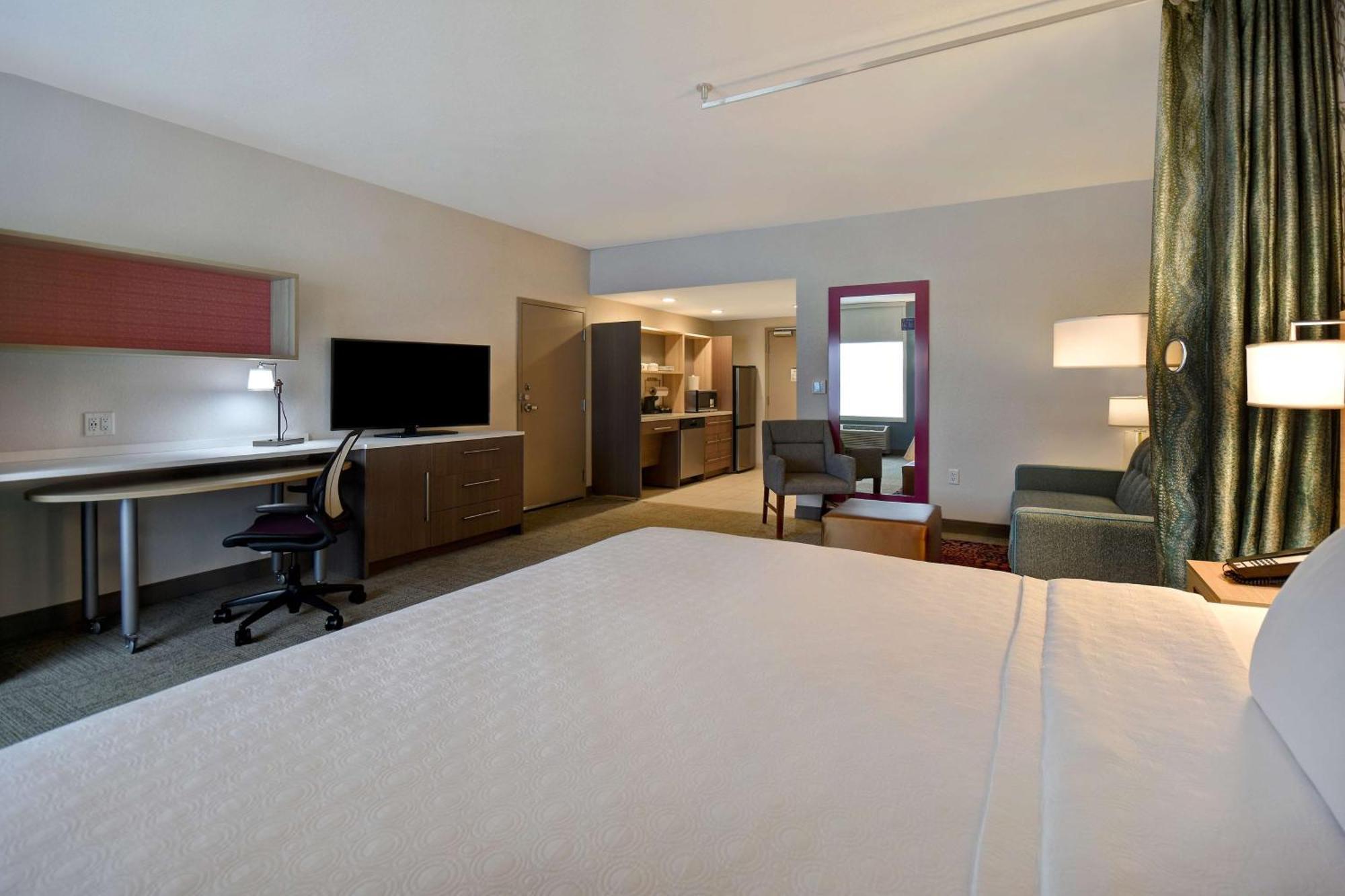 Home2 South, Wi Hotel 3*